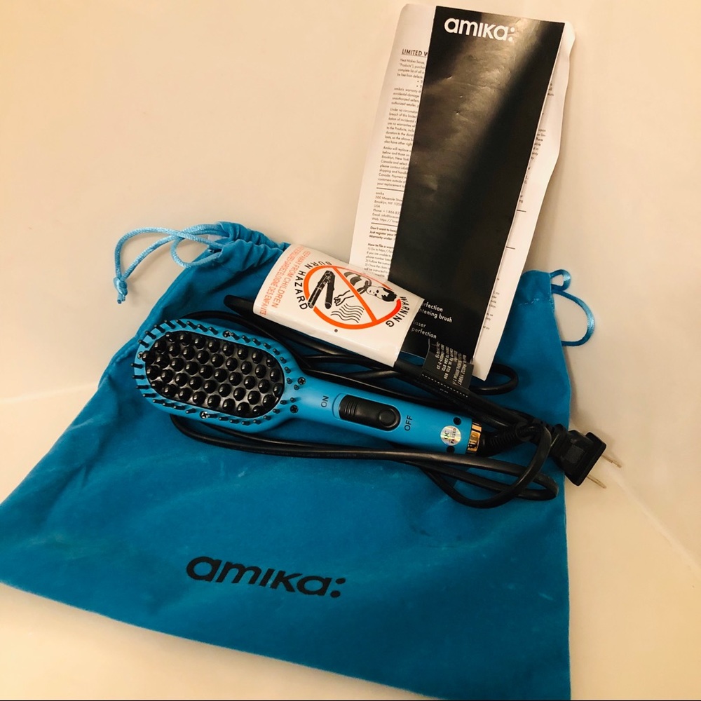 Amika Mini Straightening Brush With Bag